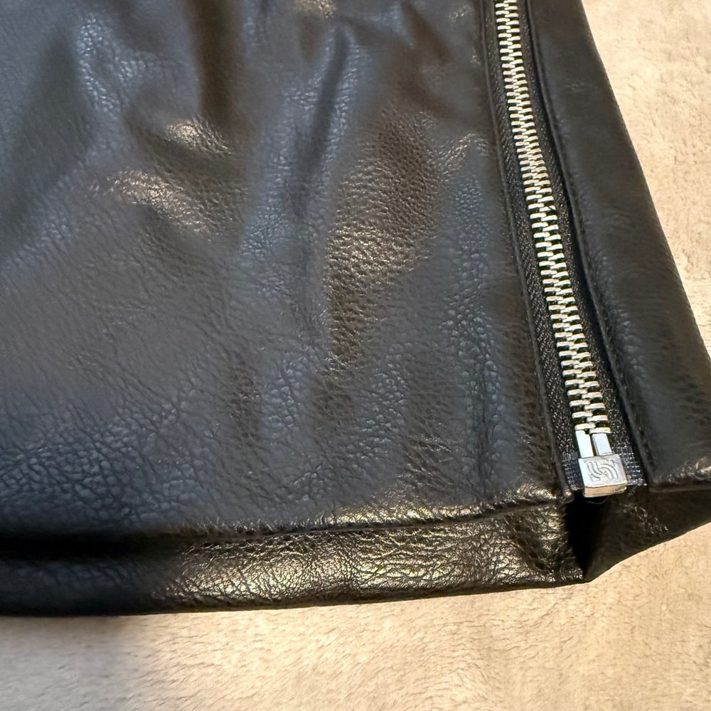 H&M Black Faux Leather Mini Skirt Side Zip US 6‎ EU 38 - Picture 4 of 8